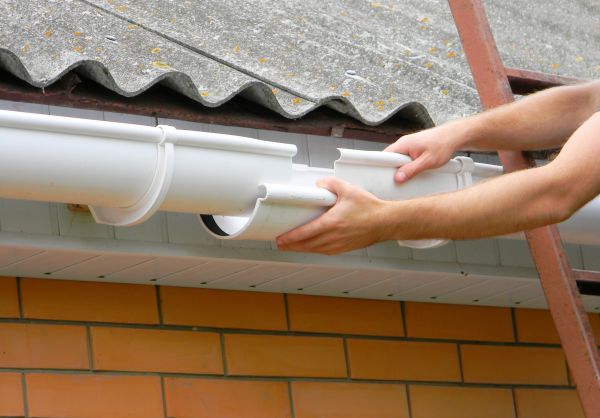 Cost of Gutter Hanging in Glen Allen